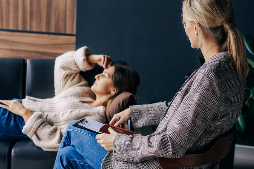 a-patient-speaking-to-her-therapist